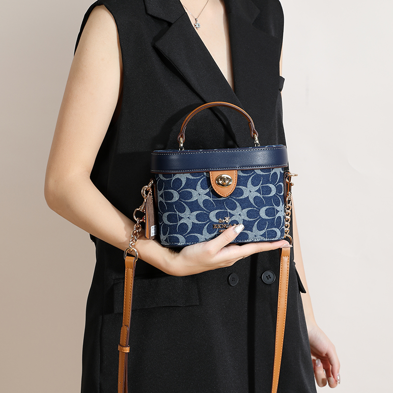 Brand Women's Denim Hand-Held  - огляд і ціна Luxury Bags Coach