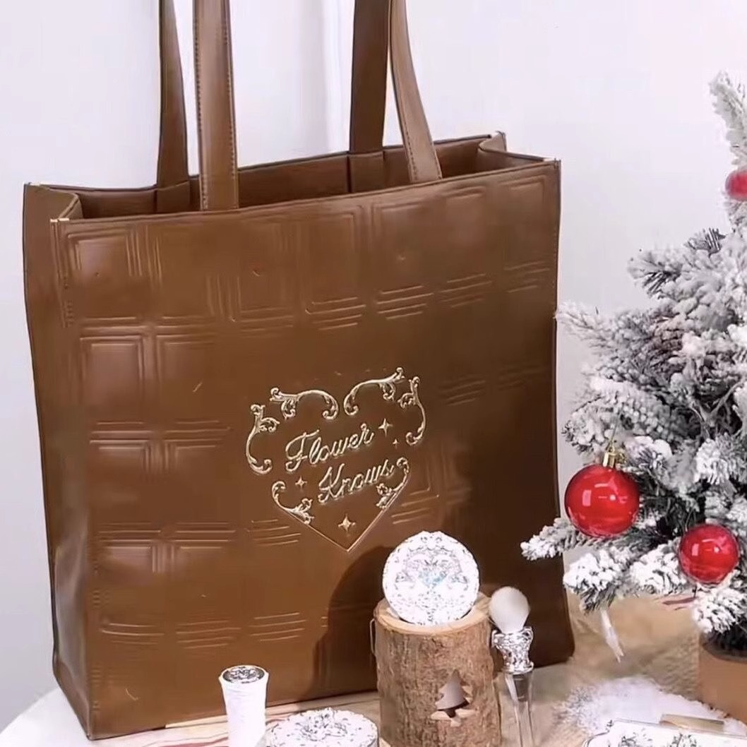 Flowerknows Travel Tote Bag Pi - огляд і ціна Luxury Bags Coach