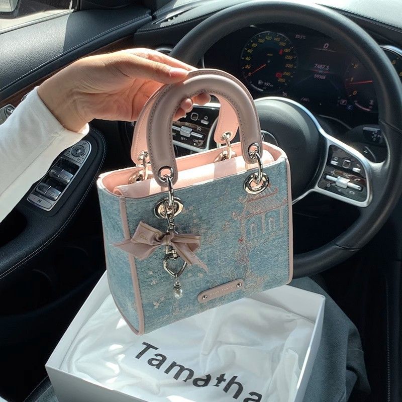 High Value Light Luxury Contra - огляд і ціна Luxury Bags Levels