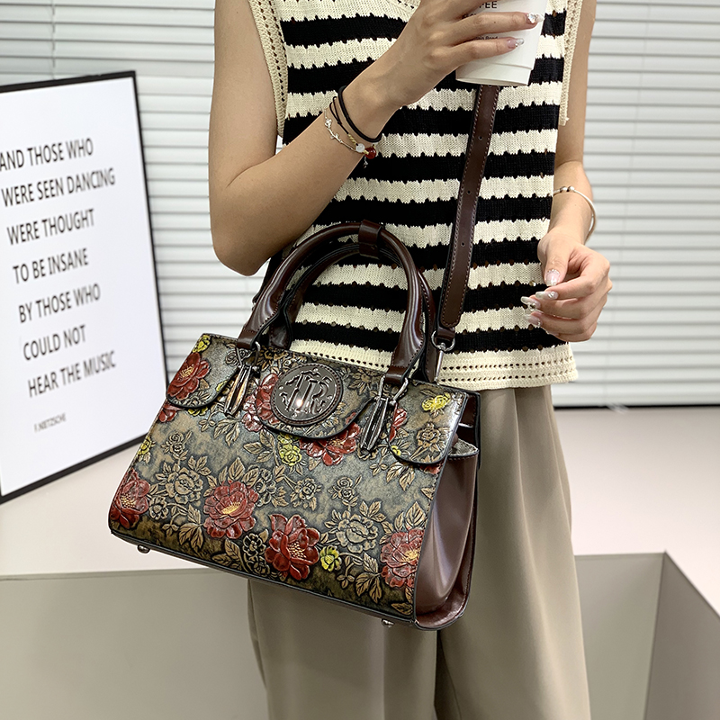 Vintage Floral Embossed Tote B - огляд і ціна Luxury Bags Vegan Leather