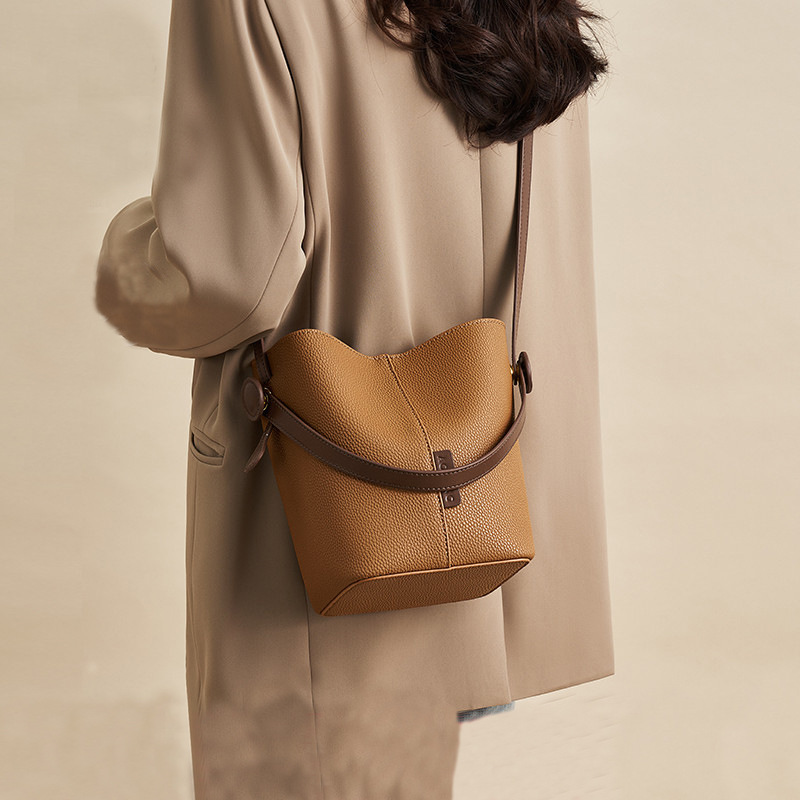 Classic Women's Water Bucket H - огляд і ціна Luxury Bags Levels