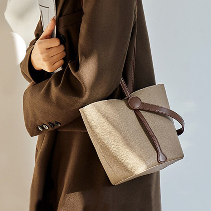 Classic Women's Water Bucket H - огляд і ціна Luxury Bags Levels